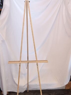 Lightweight Natural Wood Studio Easel - Neutral Finish